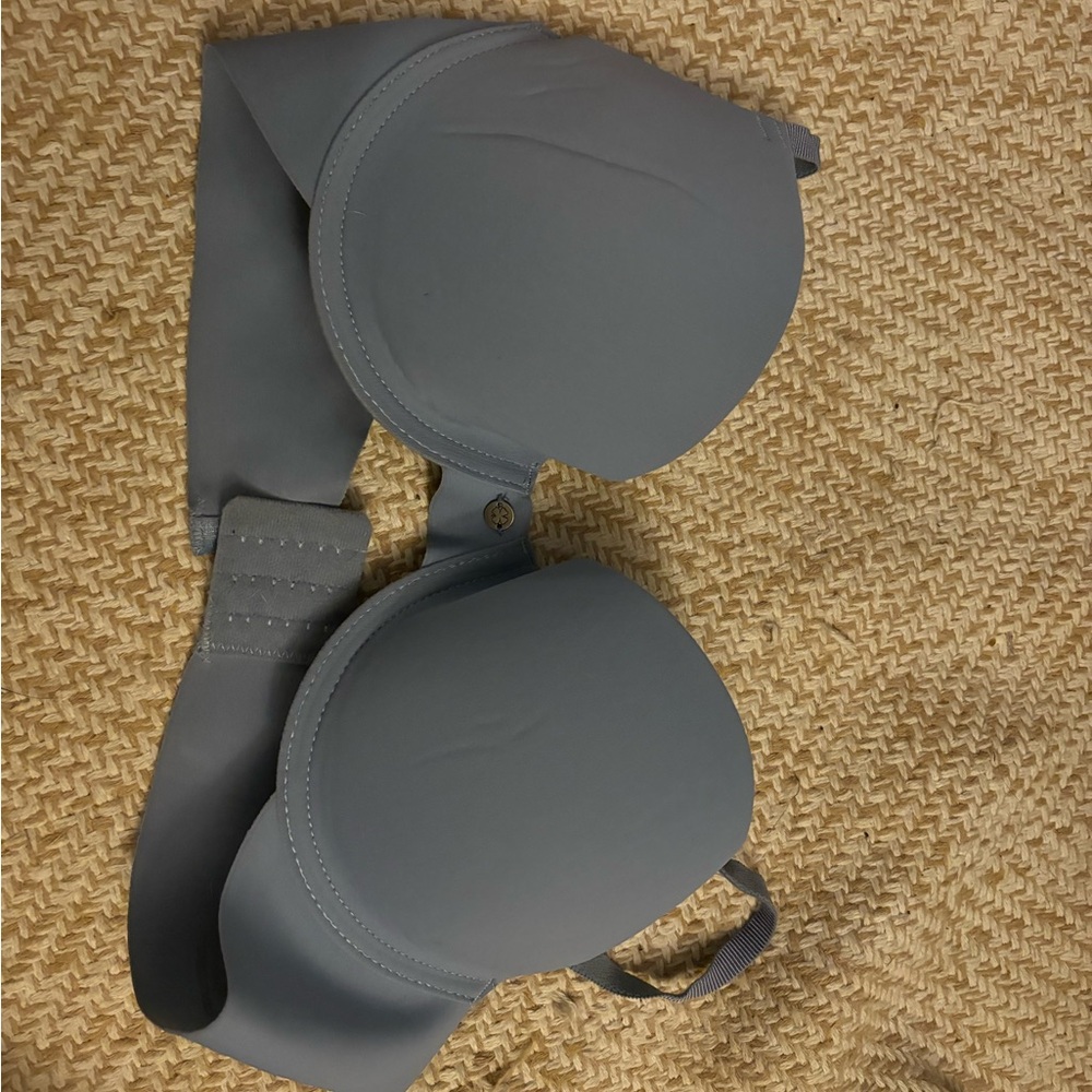 Bras - Picture 2 of 5